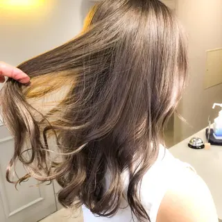 ロング カラー ハイトーン×レイヤー カットTAKUMIのヘアスタイル