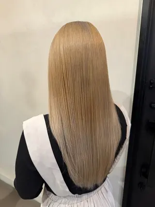 カラー もも ボブ/艶カラーのヘアスタイル