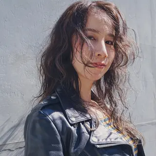 セミロング カラー パーマ 山中 直輝のヘアスタイル