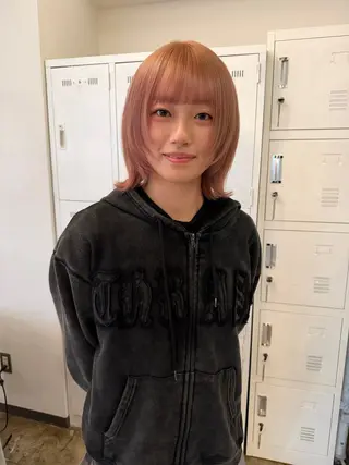 ミディアム ✨艶ブリーチカラー ✨四ノ宮裕己のヘアスタイル