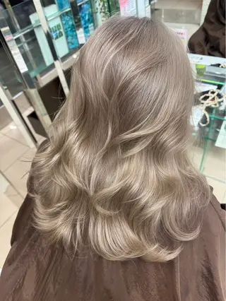 ロング カジタ ナミのヘアスタイル