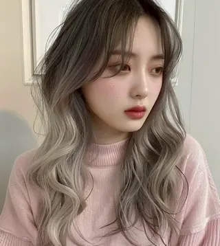 ロング ブリーチなしWカラー 超特化/YURAのヘアスタイル