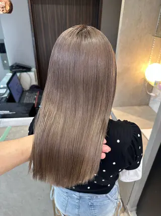 セミロング 天神暖色カラー レイヤー・髪質改善のヘアスタイル