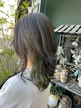 ミディアム カラー 山下 襟華のヘアスタイル