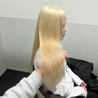 セミロング カラー 💫艶ハイトーン×髪 質改善💫リュウトのヘアスタイル