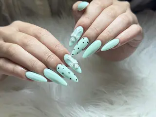 ショート カラー ミリ ネイルサロンのネイルデザイン