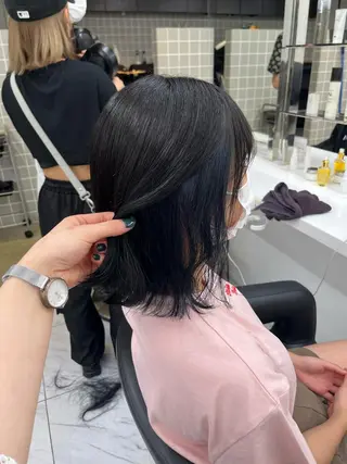ミディアム 寒色/ベージュヘア ブリーチありMiOのヘアスタイル