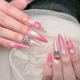 ネイル Maggie Nail🦩のネイルデザイン
