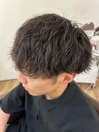 ショート パーマ メンズ 伊東 隼太朗のヘアスタイル