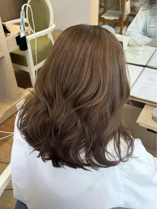 カラー 市吉 杏奈のヘアスタイル