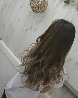 ロング カラー Loob.TOKYO MIYA🌈のヘアスタイル