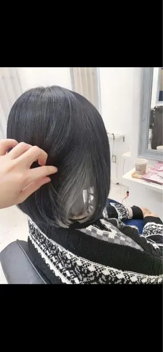 ショート カラー 大場 友稀のヘアスタイル