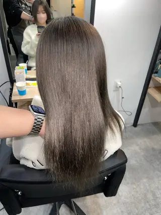 ミディアム ブリーチ縮毛矯正 LAFFYuiのヘアスタイル