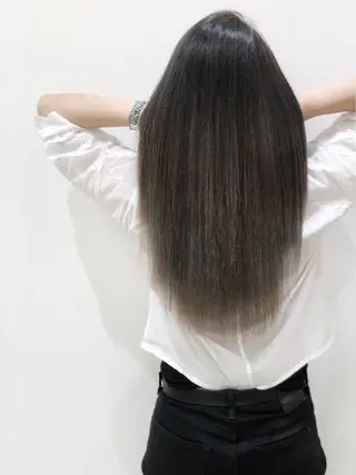 セミロング カラー ハイトーンブリーチ 土坂　由志【京都】のヘアスタイル