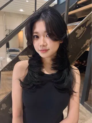 セミロング DEAN ISLA 海外風ヘアサロンのヘアスタイル