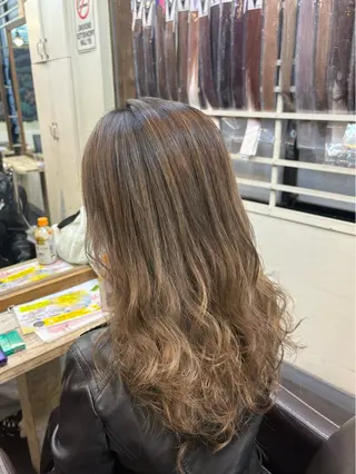 ロング カラー はやと【エクステ ×ブリーチ特化】のヘアスタイル