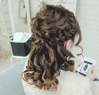 ヘアアレンジ セミロング 植田 真理のエステ・リラクイメージ