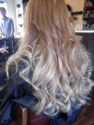 ロング カラー LUXBE LUCEのヘアスタイル