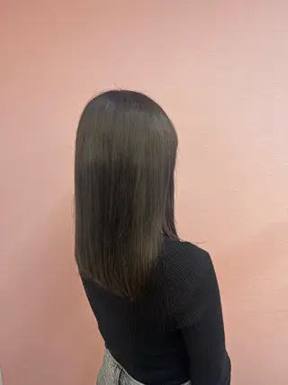 カラー NAO／ KOS pinkのヘアスタイル