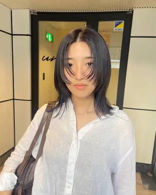 ミディアム カラー 渋谷 留菜のヘアスタイル