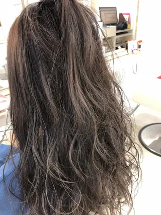 セミロング カラー 髪質改善 中川 翔のヘアスタイル