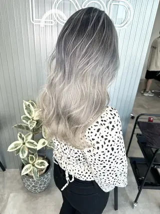 セミロング カラー LOOP hairのヘアスタイル