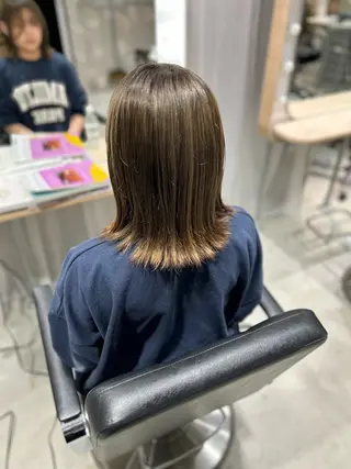 ミディアム カラー ashuley YUKIのヘアスタイル