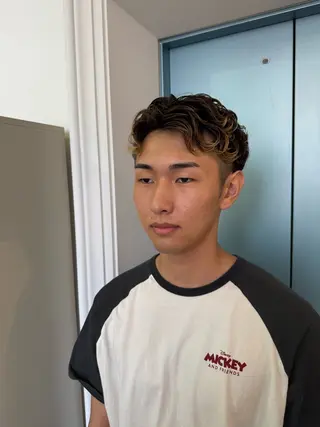 ショート パーマ メンズ 溝口 槙里也のヘアスタイル