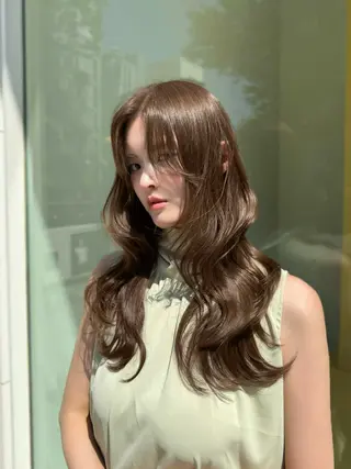 カラー ミディアム特化 COA 日向のヘアスタイル