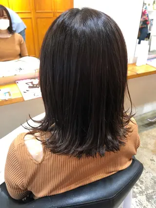 ミディアム MIOベージュカラー 柔らかいカラーのヘアスタイル
