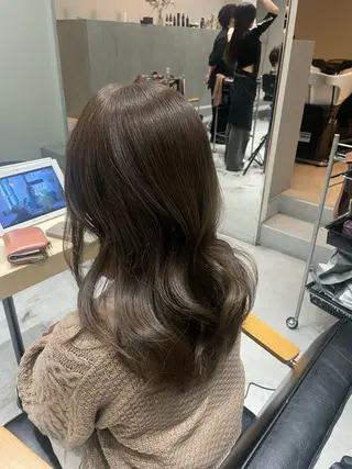 セミロング カラー 井上 なぎとのヘアスタイル