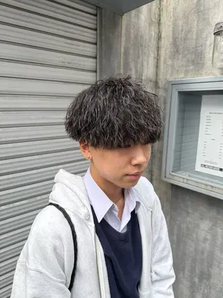 ショート パーマ メンズ ⚡メンズパーマフ ェードカットTomyのヘアスタイル