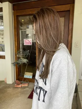 ミディアム カラー grand juteのヘアスタイル