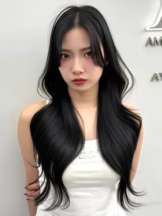 セミロング 割れない顔まわり× 小顔補正レイヤー難波のヘアスタイル