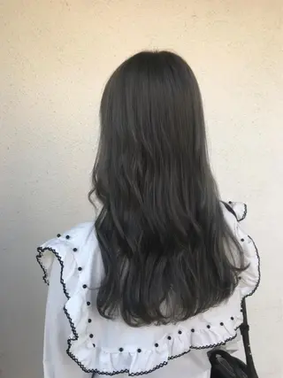 カラー kana .オリーブ /ナチュラルヘアのヘアスタイル