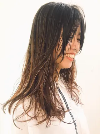 カラー 💓パーマ，💗 レイヤーカットのヘアスタイル