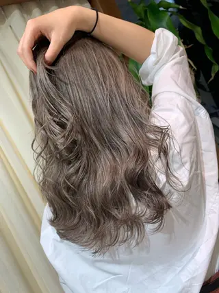 ロング カラー ハイトーン得意😍 Lumiereのヘアスタイル