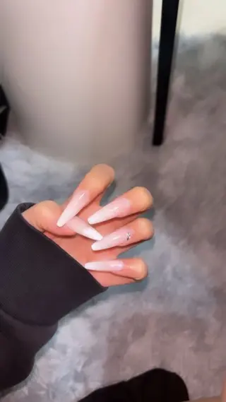 ネイル PEEKABOO京橋 .Minoriのネイルデザイン