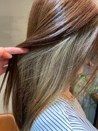 セミロング カラー カジ エリナのヘアスタイル