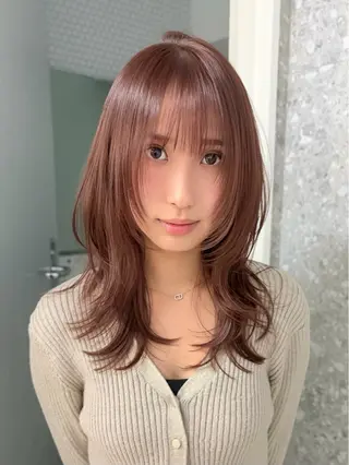 セミロング カラー 失敗しないハイトーン ミルクティーベージュのヘアスタイル