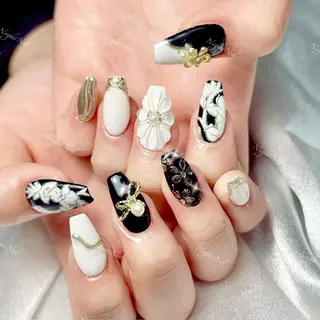 ネイル 🦋 Queenieのネイルデザイン