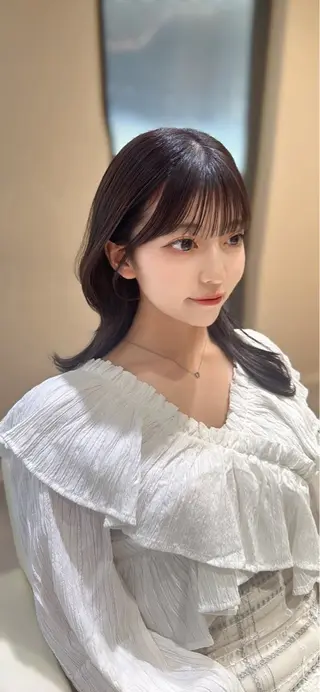 セミロング カラー 平尾 樹里のヘアスタイル