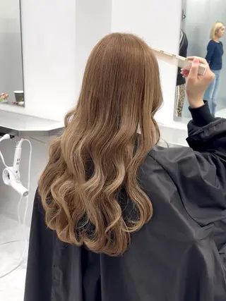 ロング カラー ユウキ/ハイトーン/ ブリーチカラーのヘアスタイル