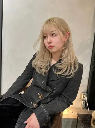 ロング カラー 💫艶ハイトーン×髪 質改善💫リュウトのヘアスタイル