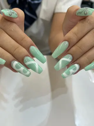 ネイル 👑 pool SAKI 👑のネイルデザイン