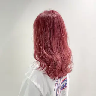 ロング 寒色/ベージュヘア ブリーチありMiOのヘアスタイル