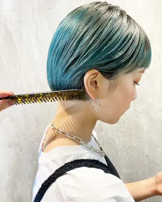 ショート カラー hollo 原宿のヘアスタイル