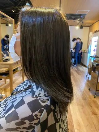ミディアム カラー 松下 詩恵里のヘアスタイル