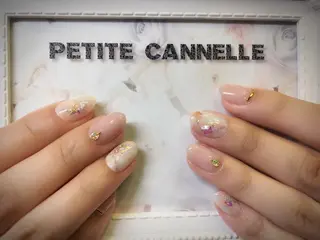 ミディアム ネイル Petite Cannelleのネイルデザイン