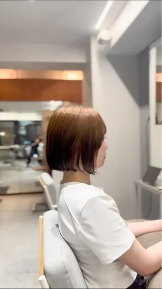 ショート バタフライレイヤー/ ニシトモユキのヘアスタイル